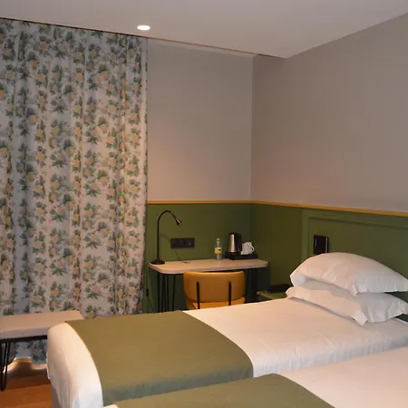 Hotel Montcalm 3*