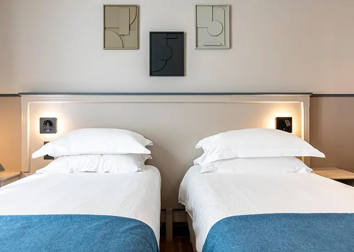 Отель Montcalm 3*