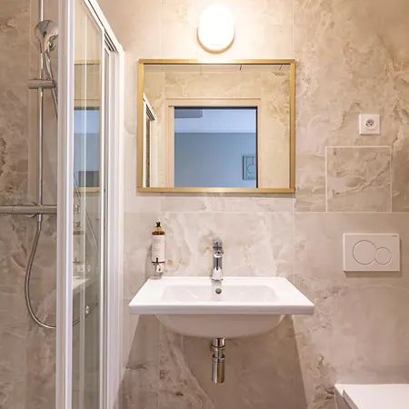 Montcalm Hotel